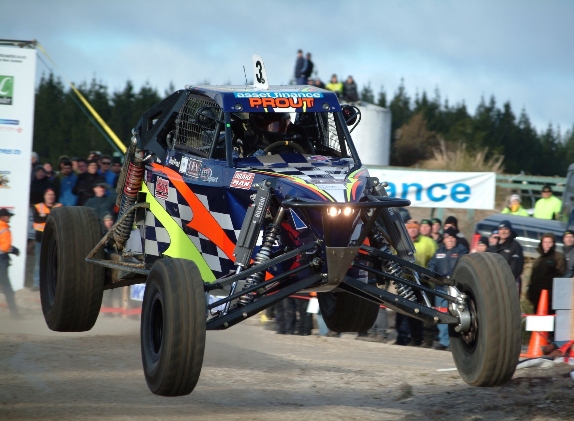 BRAD PROUT WINS 2011 TAUPO 1000